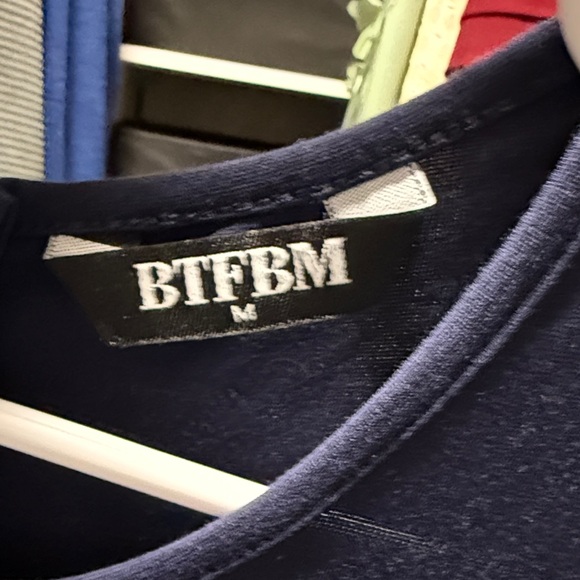 Elegant Navy and Peach Floral Maxi Dress - Picture 4 of 4